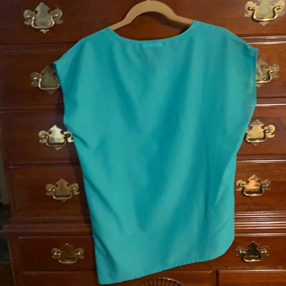 Bottle green round neck pullover size lg $15.00 - Picture 3 of 3